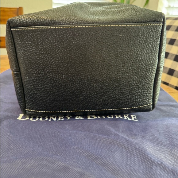 Dooney & Bourke Black and Tan Leather Shoulder Bag - Picture 5 of 10